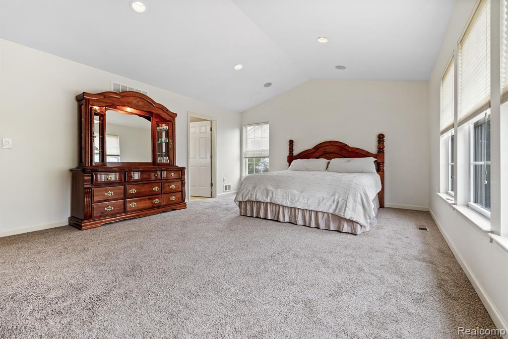 8844 Somerset Lane, Ypsilanti, MI 48198 — Photo 17