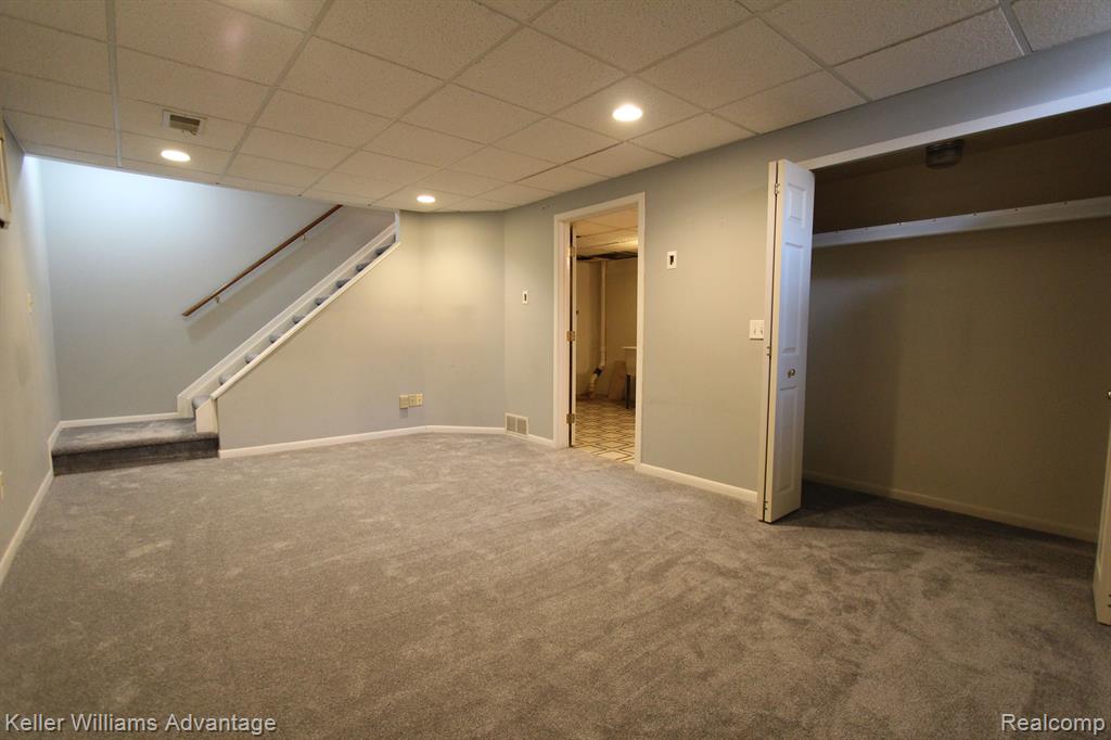 22180 Pondview, Novi, MI — Photo 25
