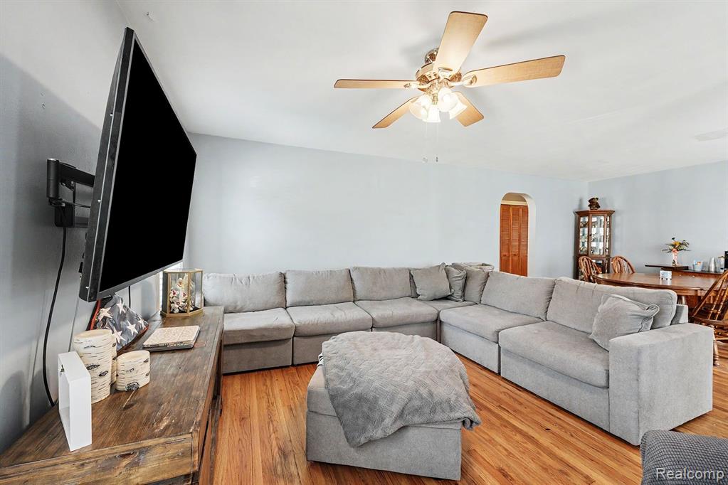 8215 Clinton River Road, Sterling Heights, MI 48314 — Photo 7