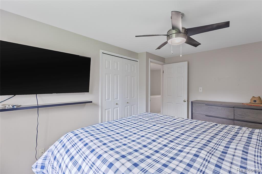 45858 KENSINGTON, Utica, MI 48317 — Photo 10