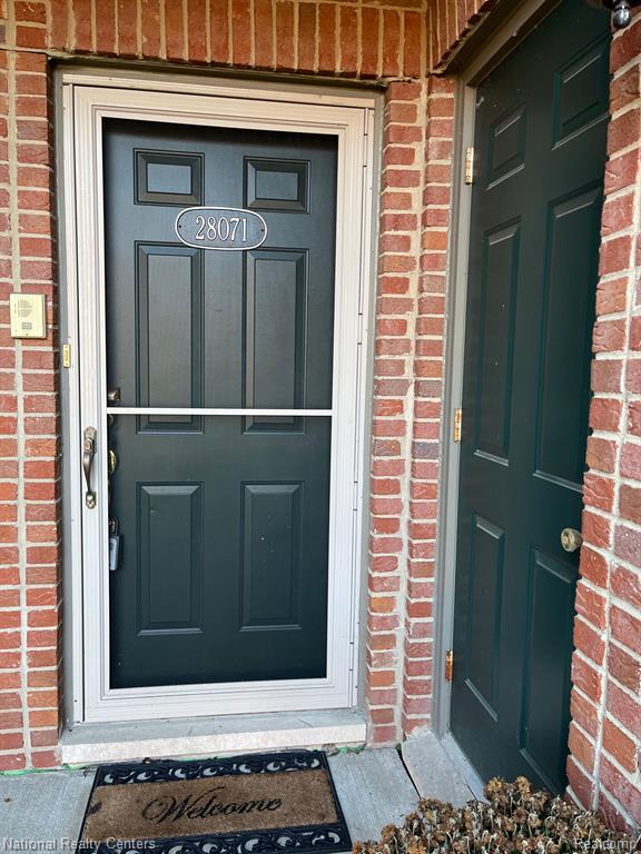 28071 CARLTON WAY Drive, Novi, MI 48377 — Photo 2