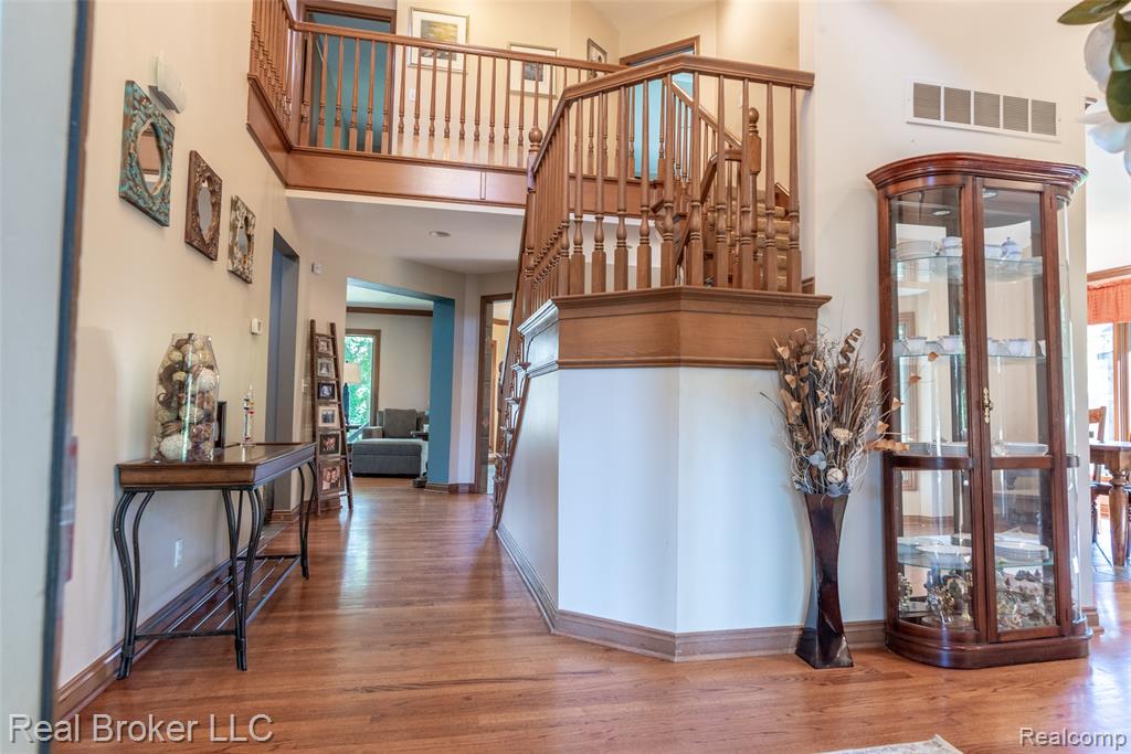 816 Seager Street, Commerce Twp, MI 48390 — Photo 2