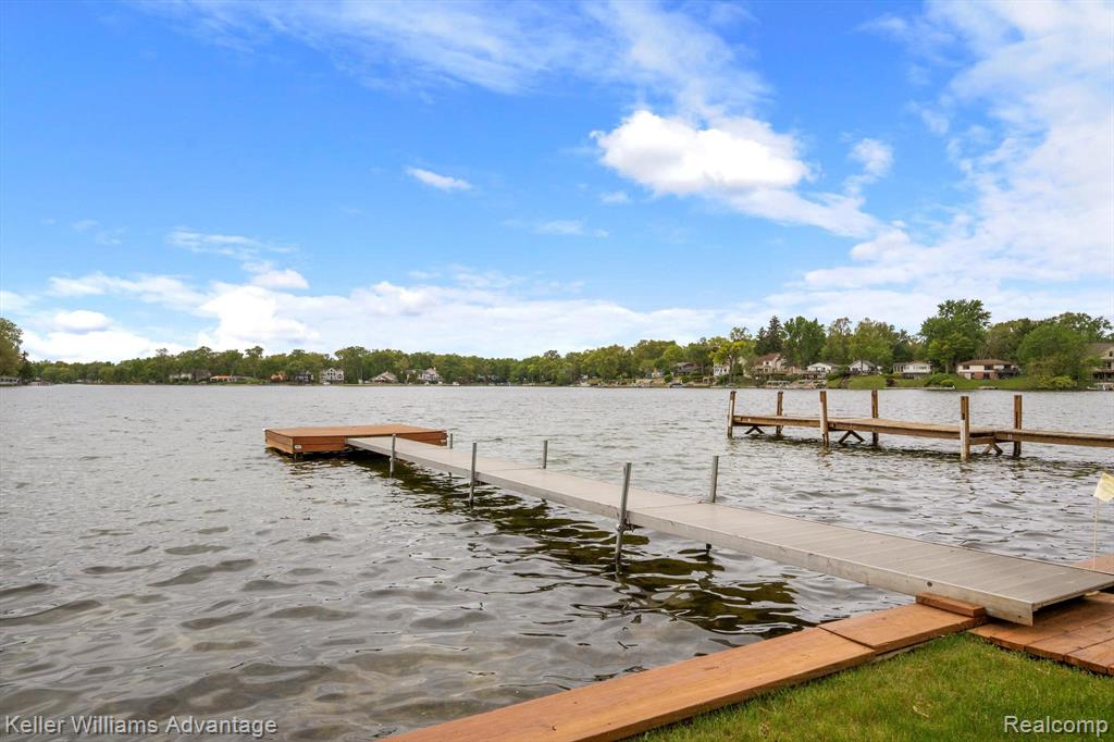 8518 CASCADE Street, Commerce Twp, MI 48382 — Photo 24
