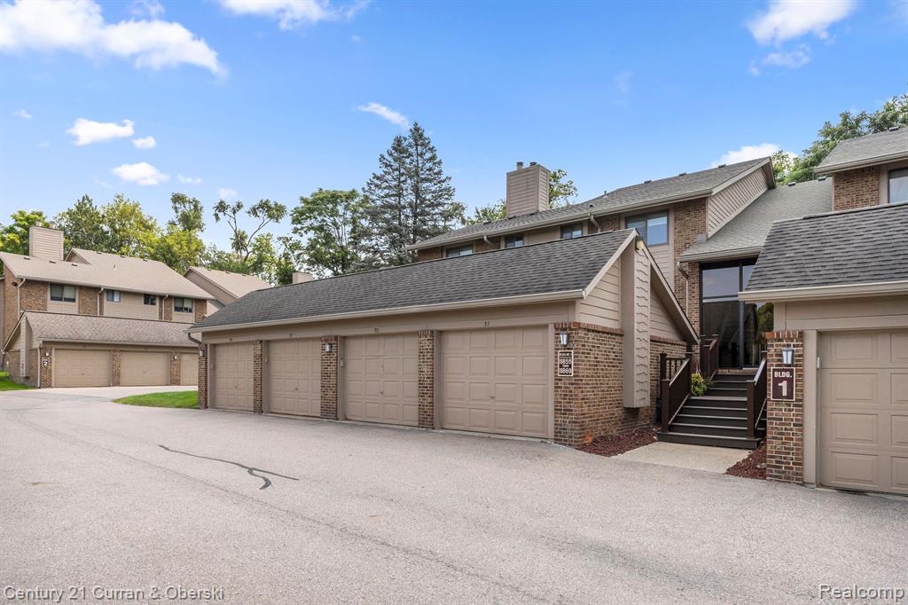 11865 Sycamore Dr, Plymouth, MI 48170 — Photo 3