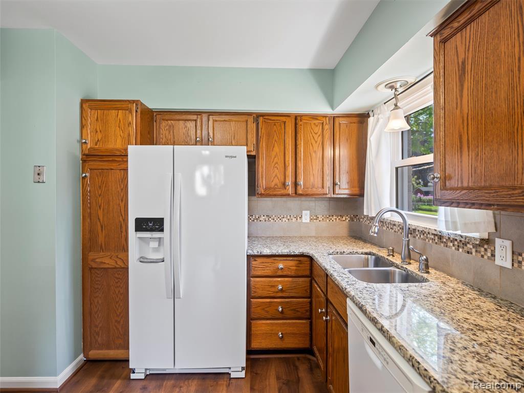 6773 Transparent Avenue, Clarkston, MI — Photo 12