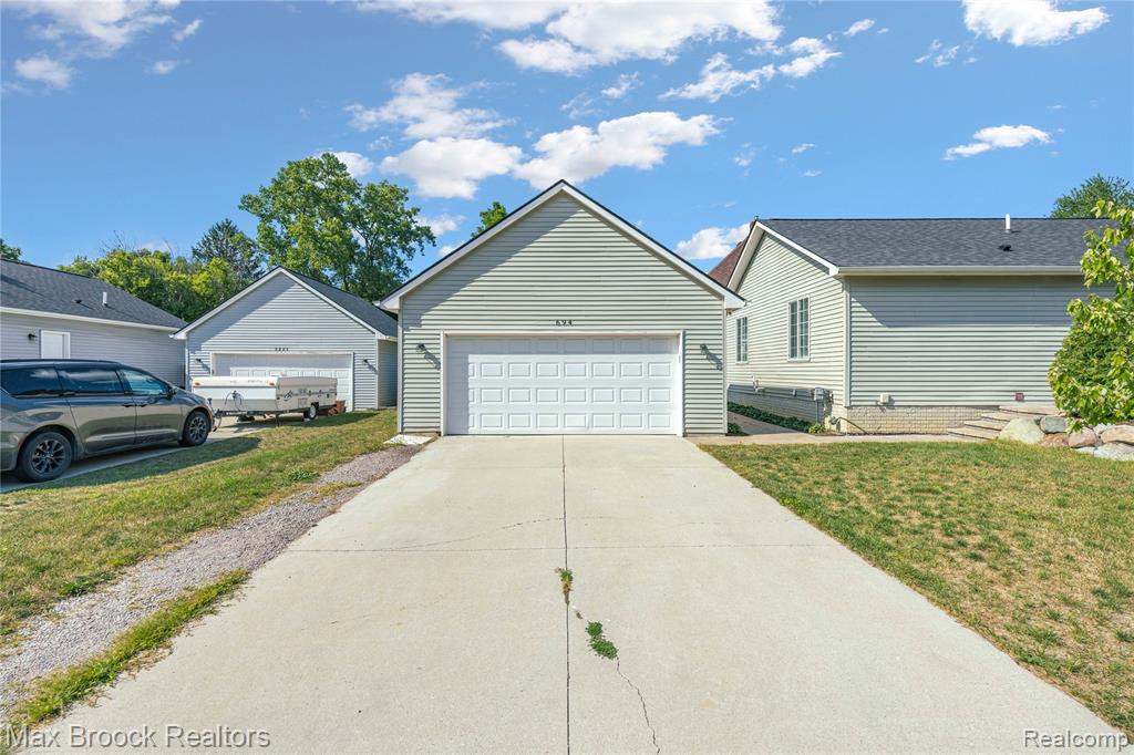 694 S Squirrel Road, Auburn Hills, MI 48326 — Photo 31