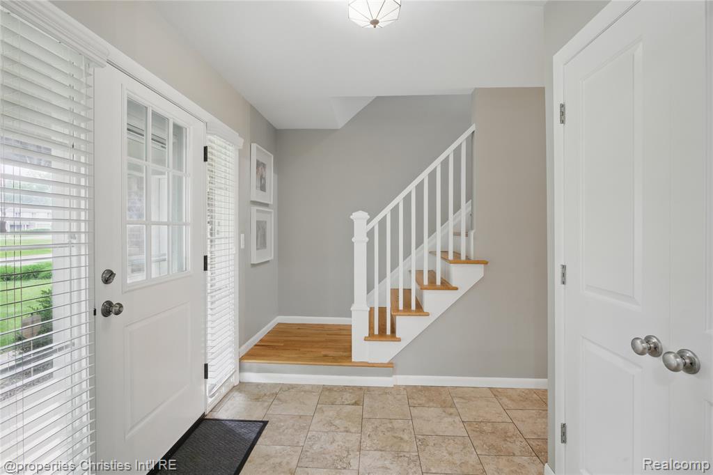 6821 Tamerlane Drive, West Bloomfield, MI — Photo 15