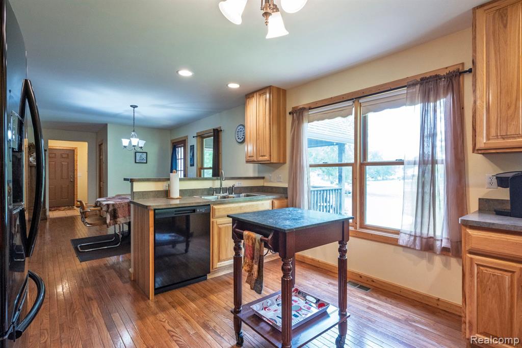 475 Dailey Court, Fowlerville, MI 48836 — Photo 13