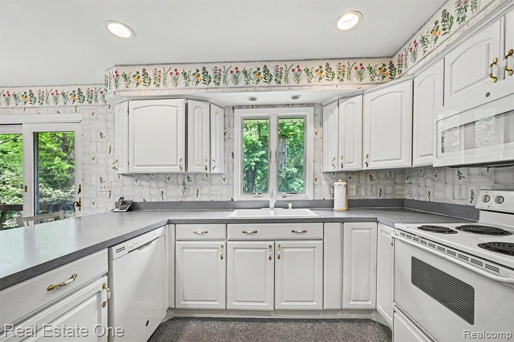 8780 Big Lake Road, Clarkston, MI — Photo 10