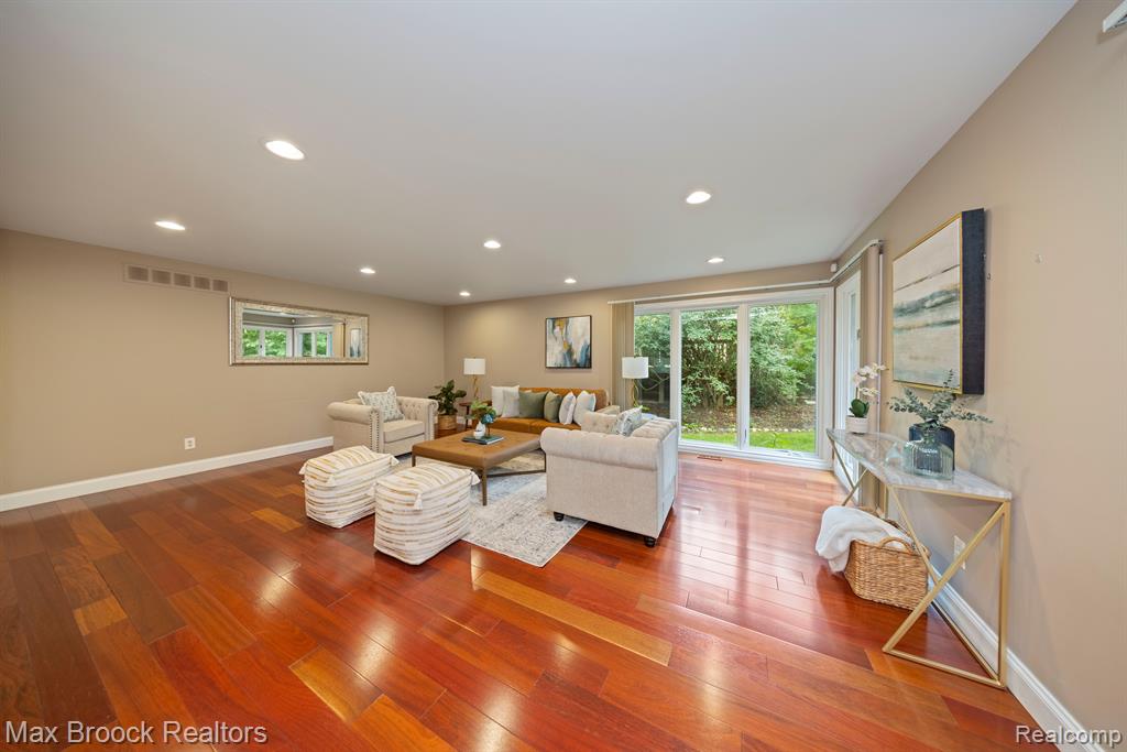 4619 MAURA Lane, West Bloomfield, MI 48323 — Photo 20