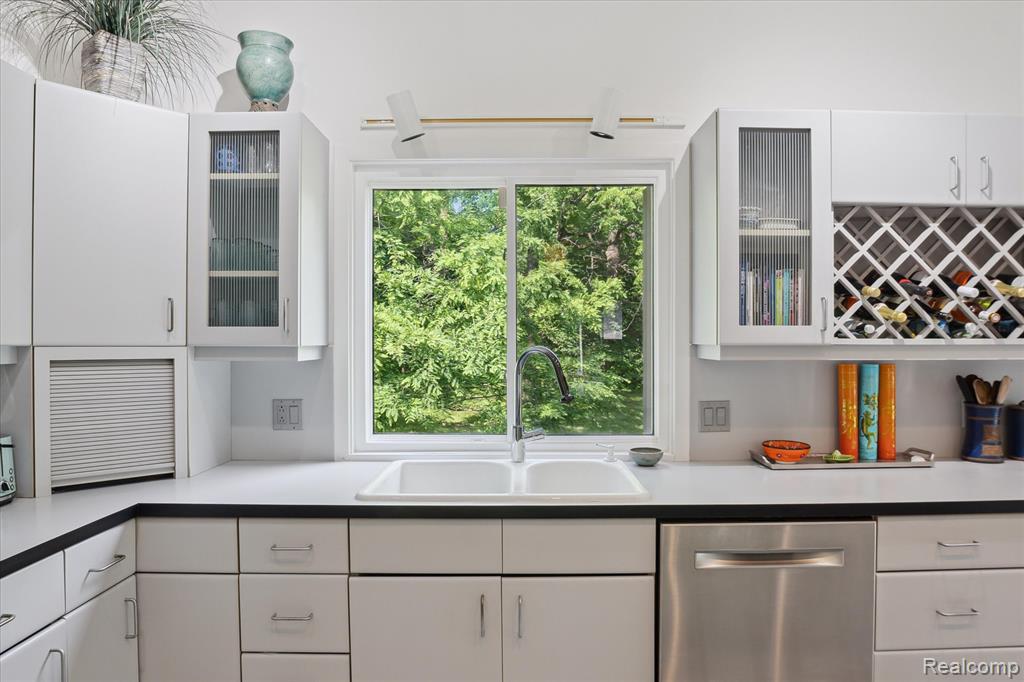 2172 Anns Way, Ann Arbor, MI 48105 — Photo 17
