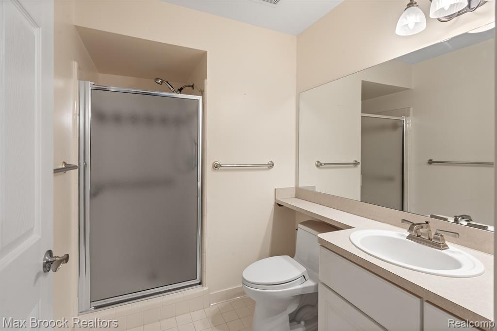 55222 BOARDWALK Drive, Shelby Twp, MI 48316 — Photo 15