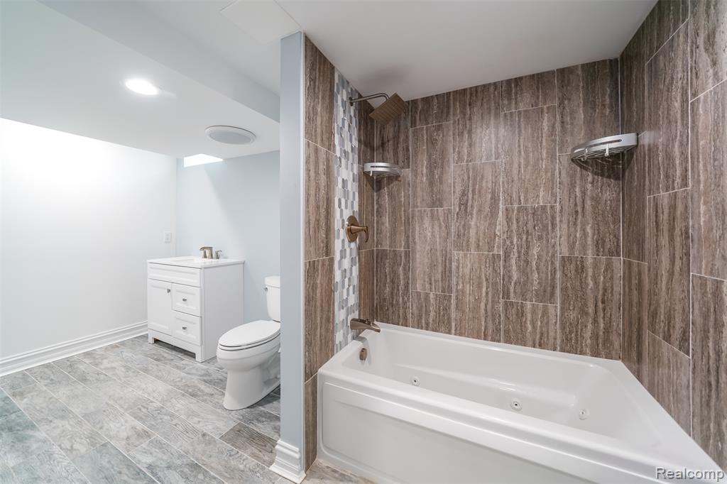 42105 Dorchester Court, Clinton Twp, MI 48038 — Photo 31