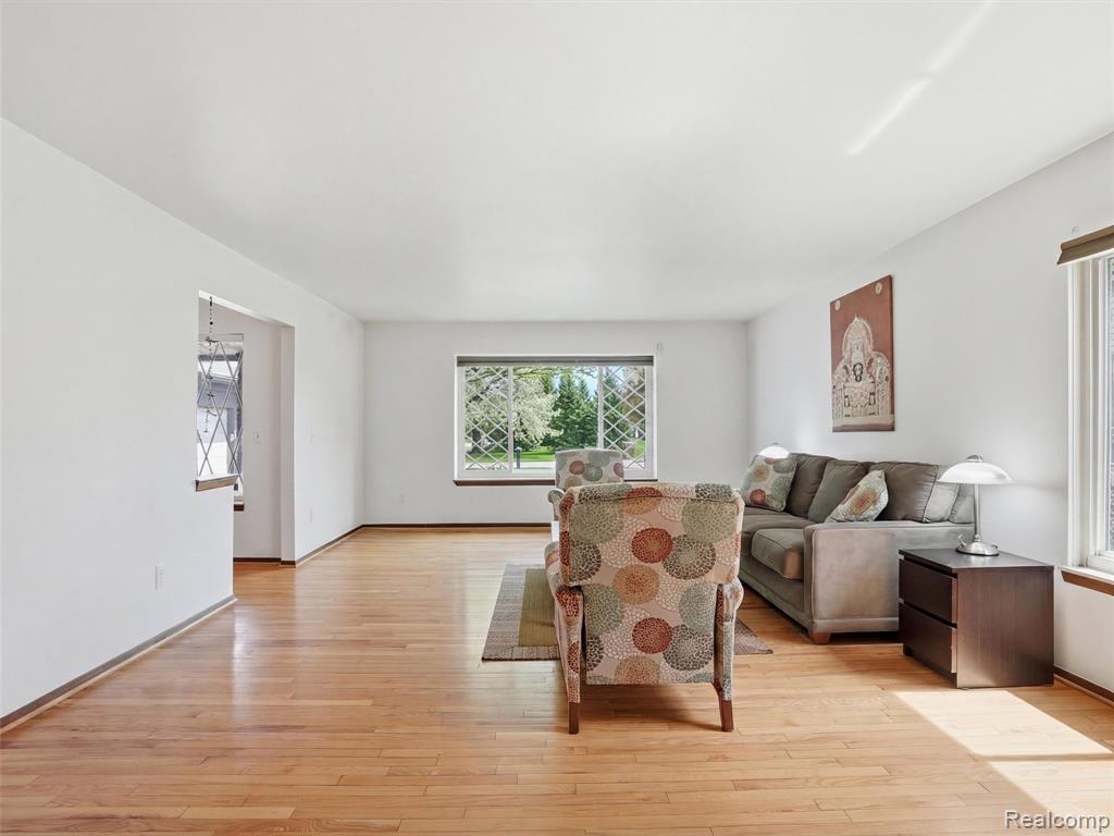 5800 Naneva Court, West Bloomfield, MI — Photo 6