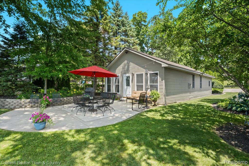 584 Black Oaks Trail, Howell, MI 48843 — Photo 3