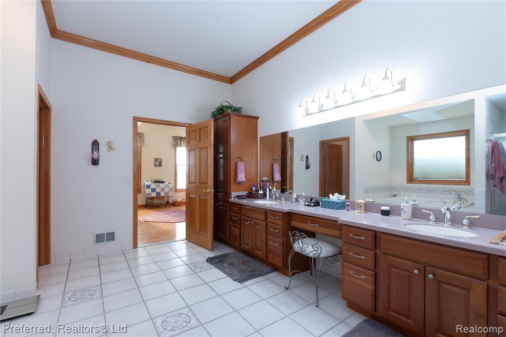 9769 Fawnwood Drive, Carleton, MI 48117 — Photo 19