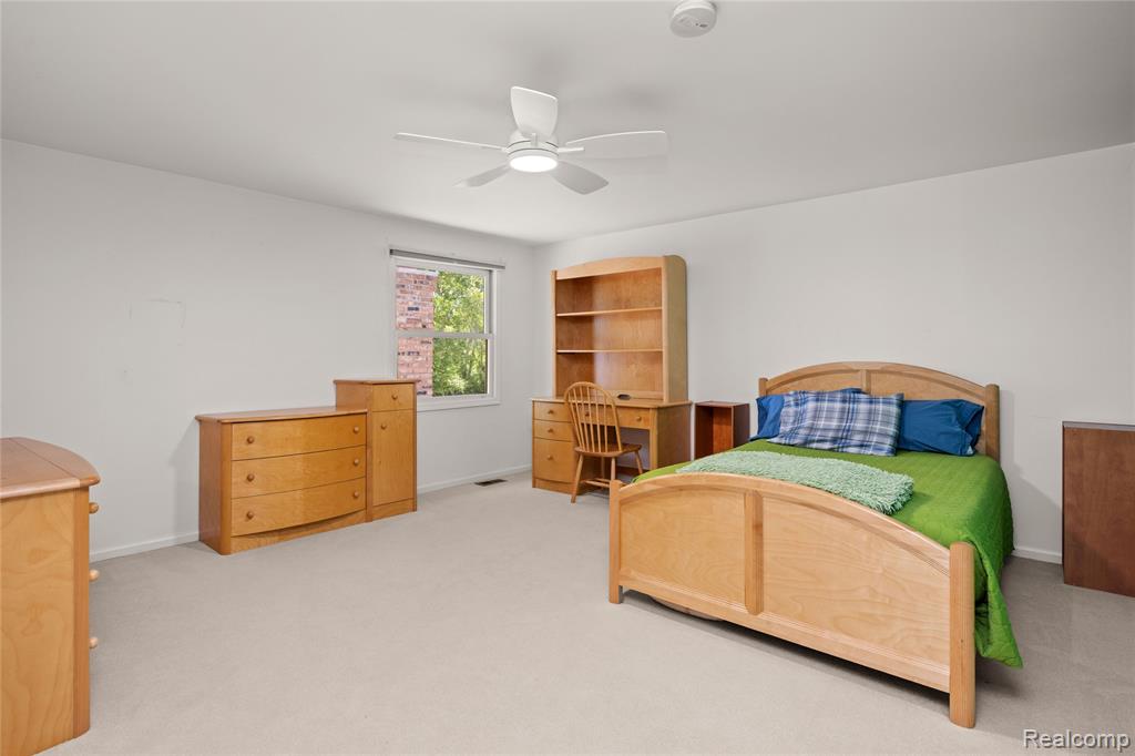 4700 S Valleyview Road, West Bloomfield, MI 48323 — Photo 25