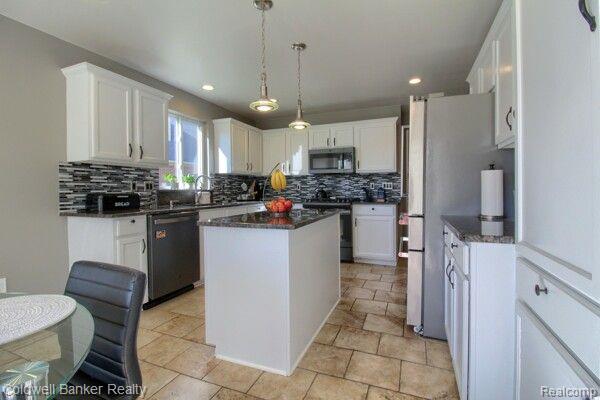 43807 S TIMBERVIEW Drive, Belleville, MI 48111 — Photo 11