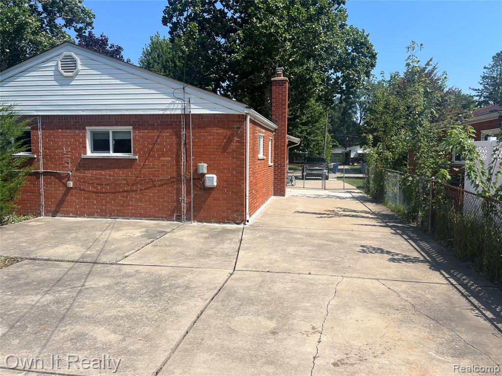 4666 ROOSEVELT Boulevard, Dearborn Heights, MI 48125 — Photo 17
