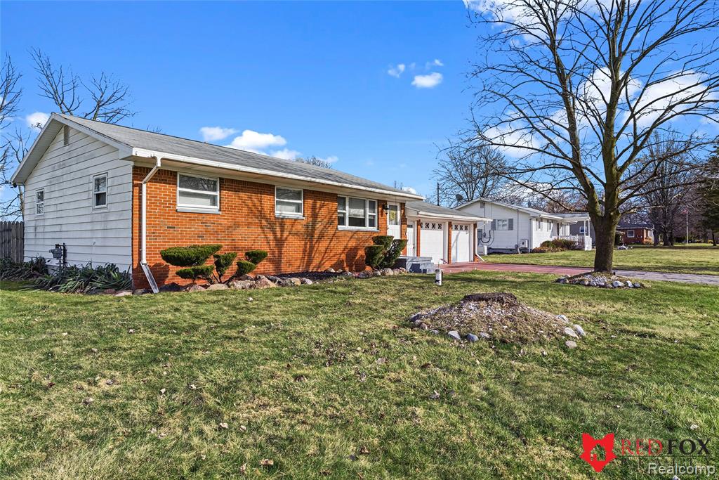 2379 Hialeah Drive, Flint, MI 48507 — Photo 5