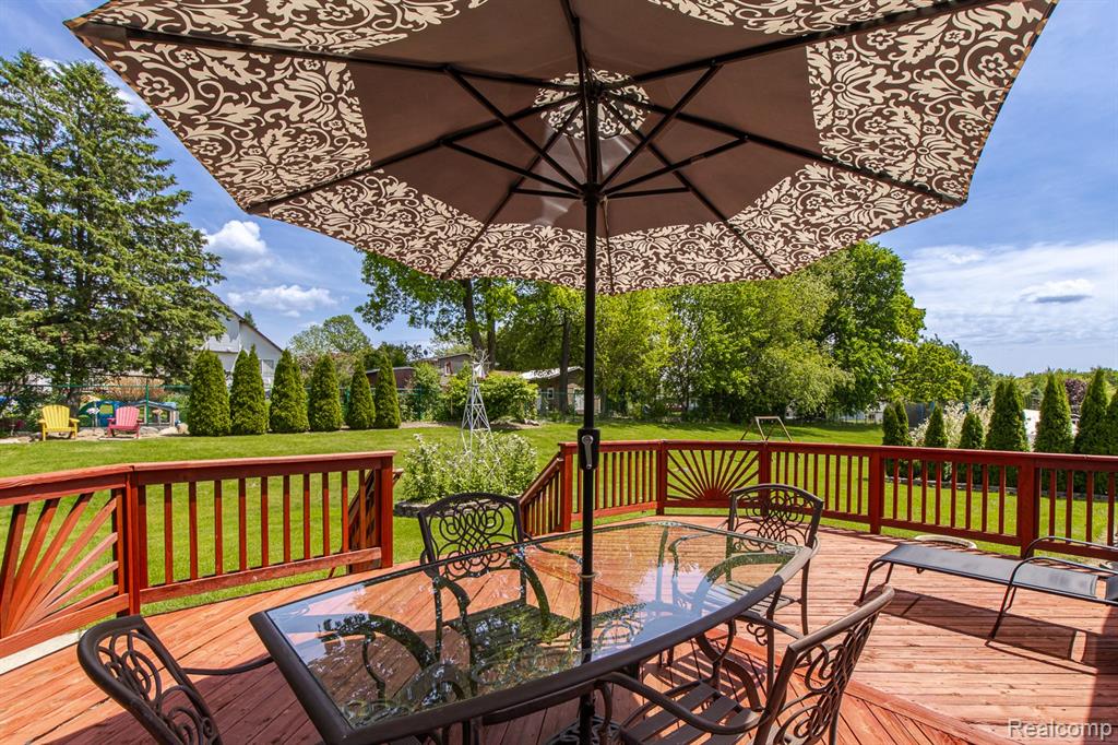 4304 W Pointe Drive, Waterford, MI 48329 — Photo 36