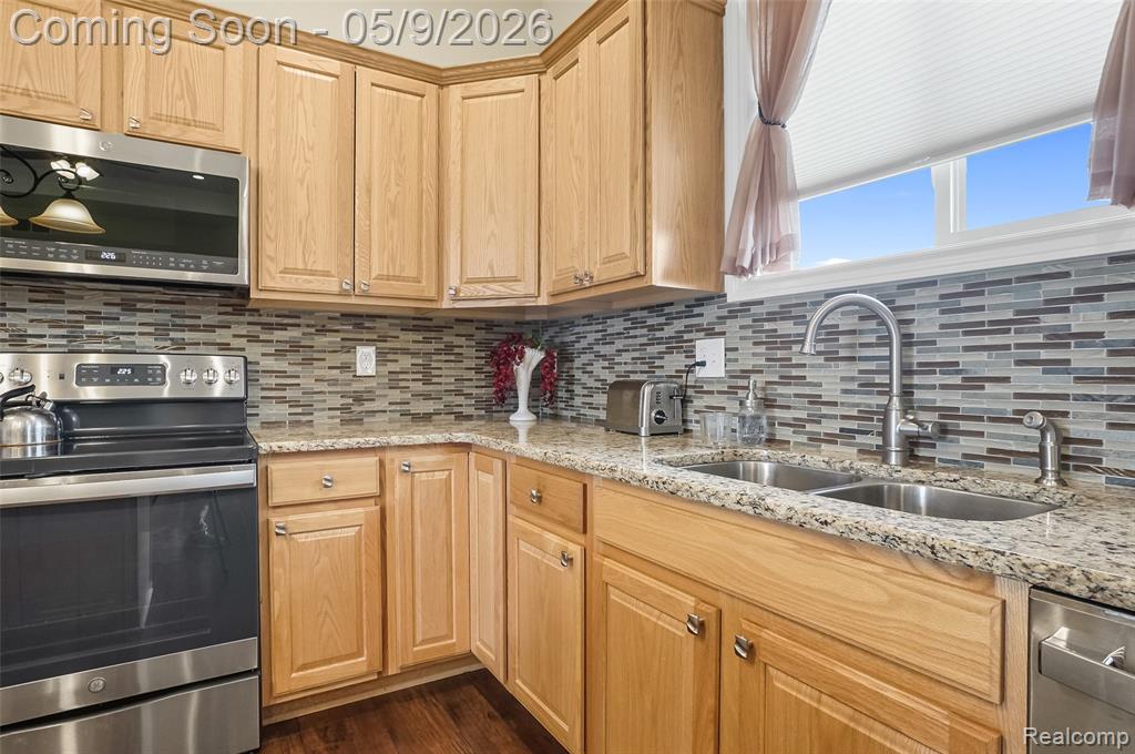 4955 Glover Road, Almont, MI 48003 — Photo 9