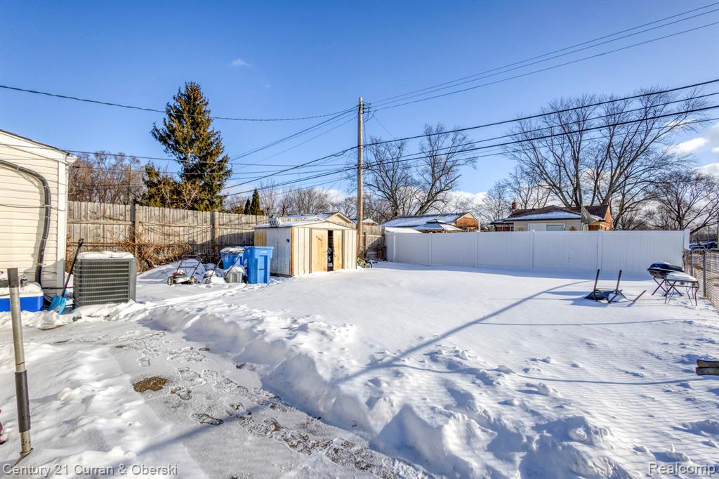 8402 Robindale Avenue, Dearborn Heights, MI 48127 — Photo 5