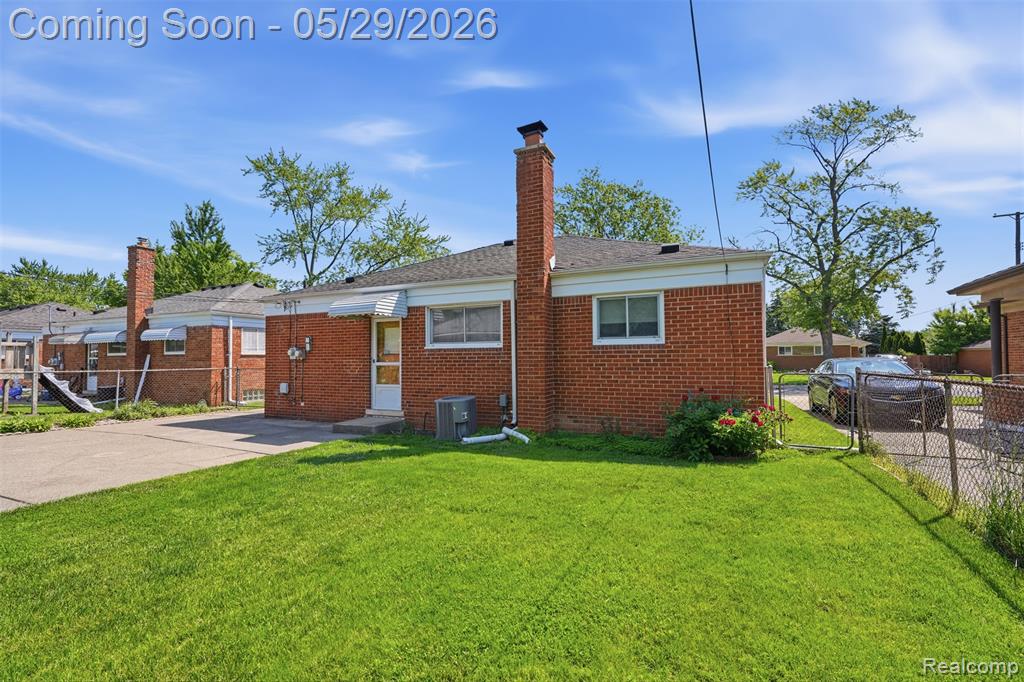 24237 Roxana Avenue, Eastpointe, MI 48021 — Photo 26