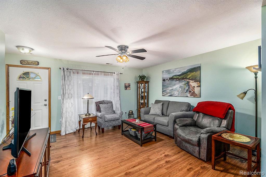 254 MARIGOLD Circle, Westland, MI — Photo 3