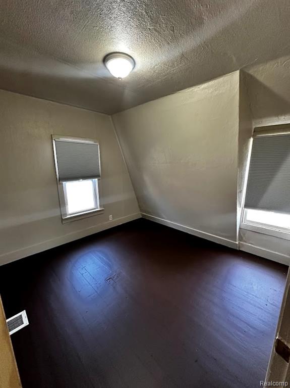 920 Huron Street, Flint, MI 48507 — Photo 14