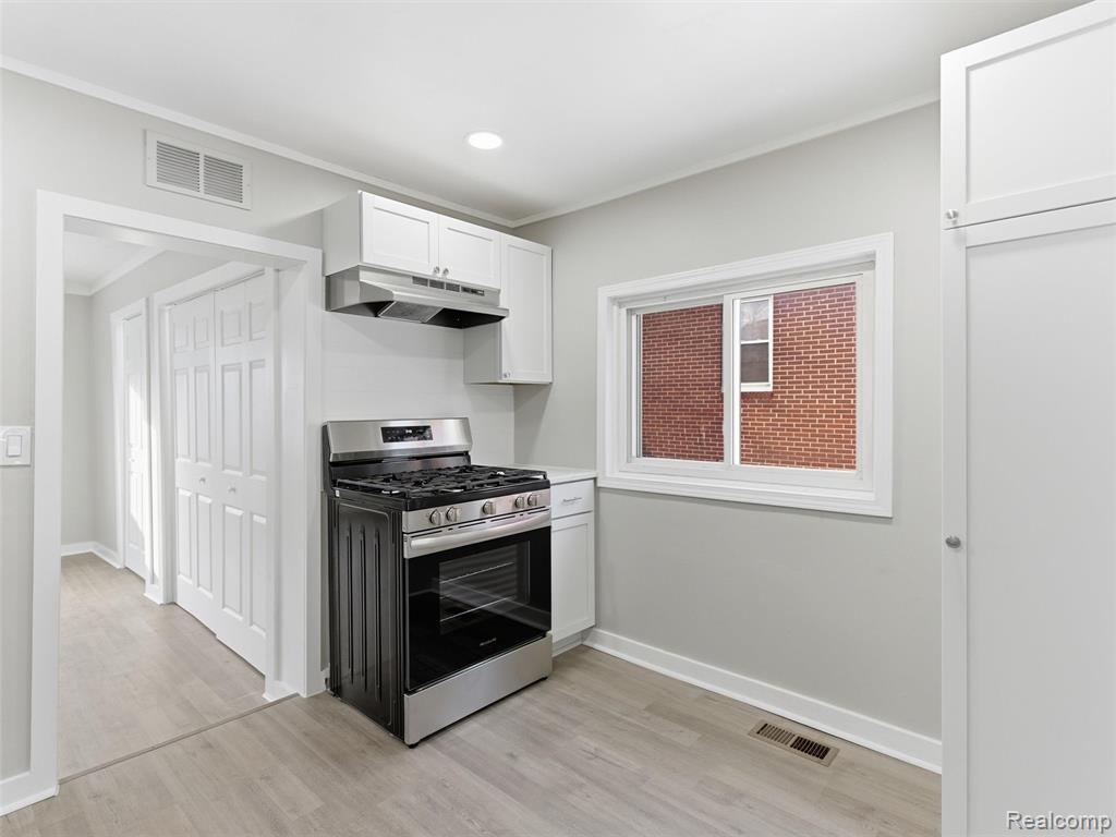 23449 Carlisle Avenue, Hazel Park, MI 48030 — Photo 14