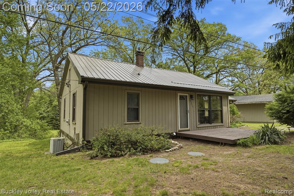 9255 Evergreen Road, Brighton, MI 48116 — Photo 29