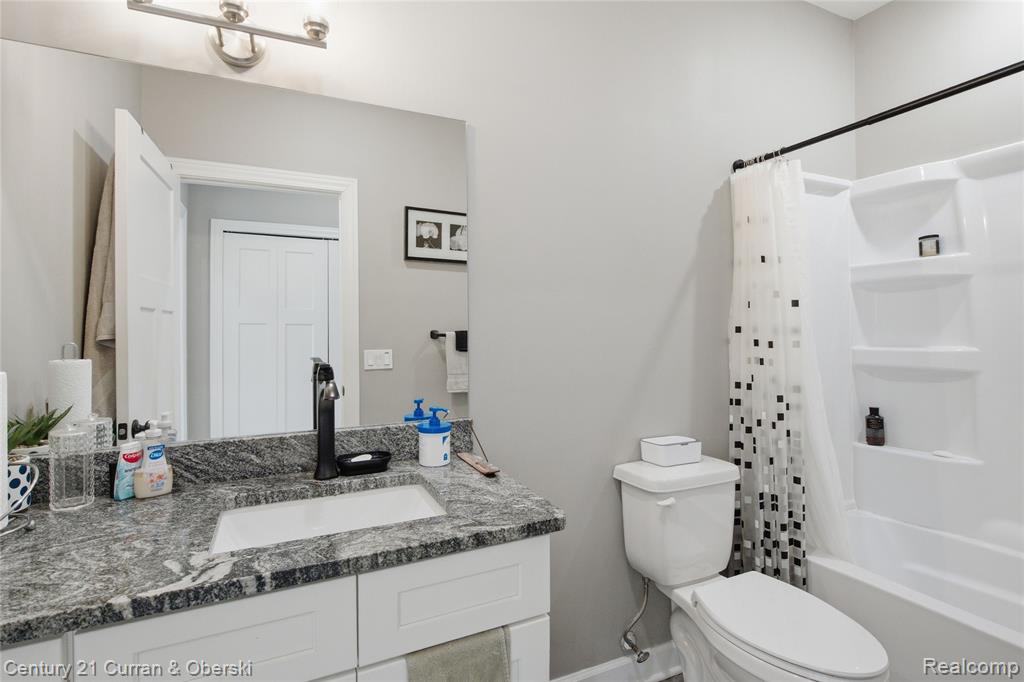 1241 E Woodward Heights Boulevard, Hazel Park, MI 48030 — Photo 14