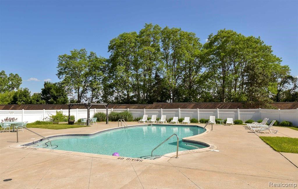 27653 W ECHO VALLEY, 210, Farmington Hills, MI 48334 — Photo 19