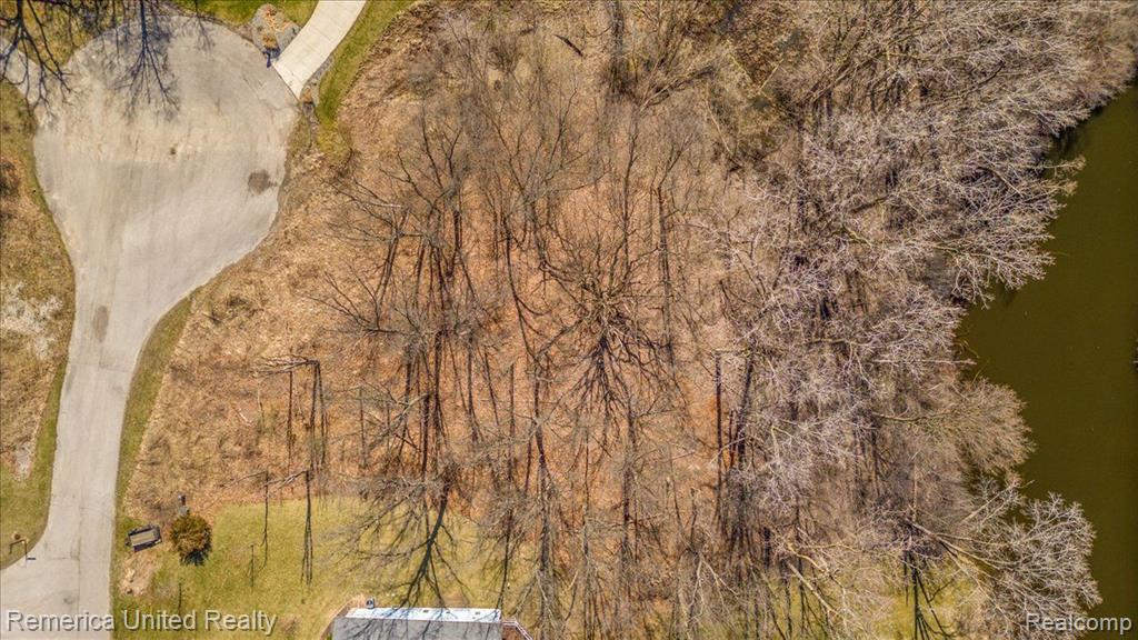 10468 Oak Shore Drive, South Lyon, MI 48178 — Photo 16