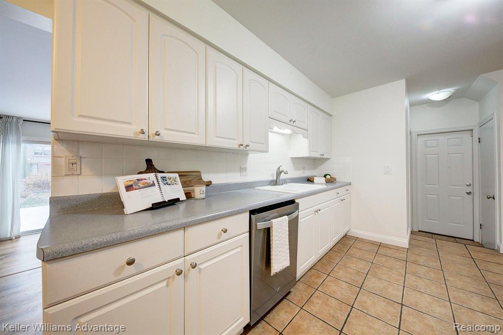 7865 KAISER Street, Canton, MI 48187 — Photo 10