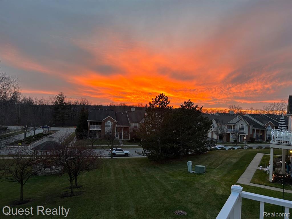 1895 FLAGSTONE Circle, Rochester, MI 48307 — Photo 28