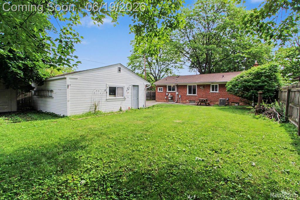 9135 Frederick Street, Livonia, MI 48150 — Photo 25