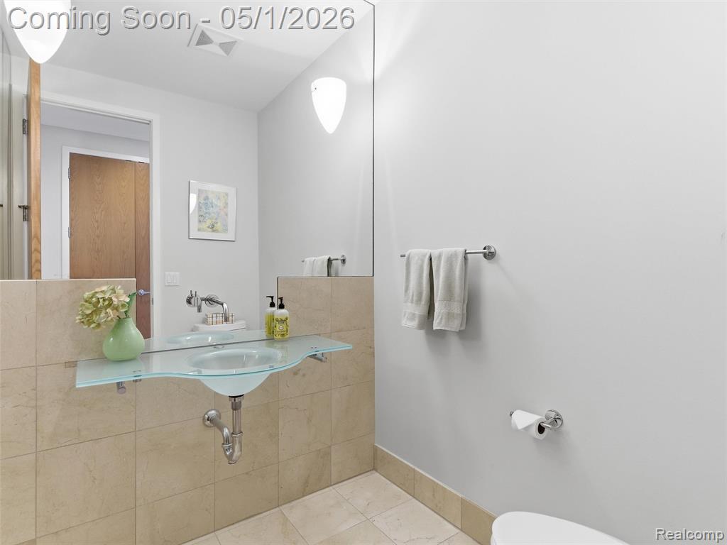 8390 Warwick Groves Court, Grand Blanc, MI 48439 — Photo 31