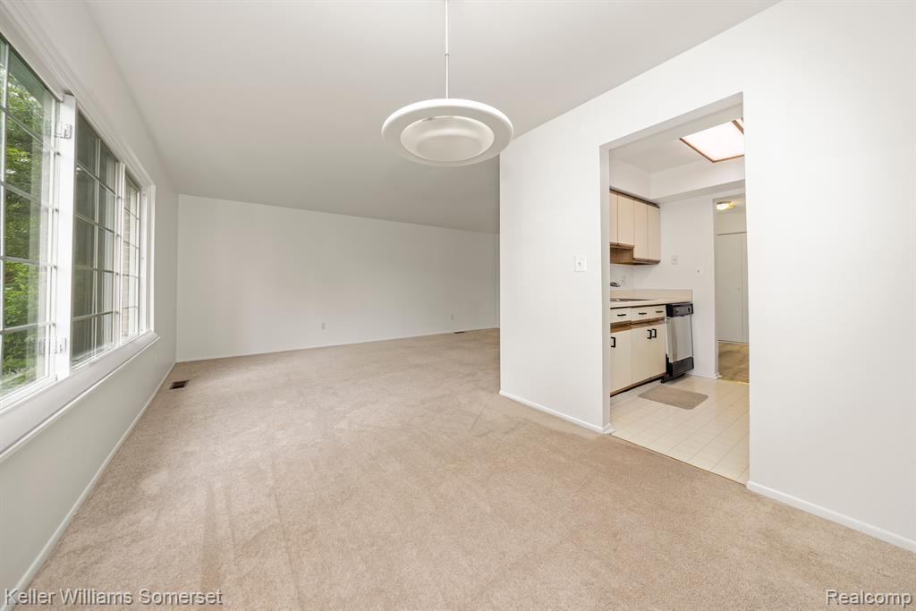 739 E FOX HILLS Drive, Bloomfield Hills, MI 48304 — Photo 10