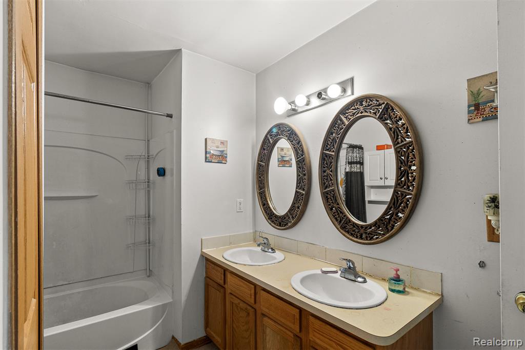 8068 Saint Marys Street, Detroit, MI 48228 — Photo 18