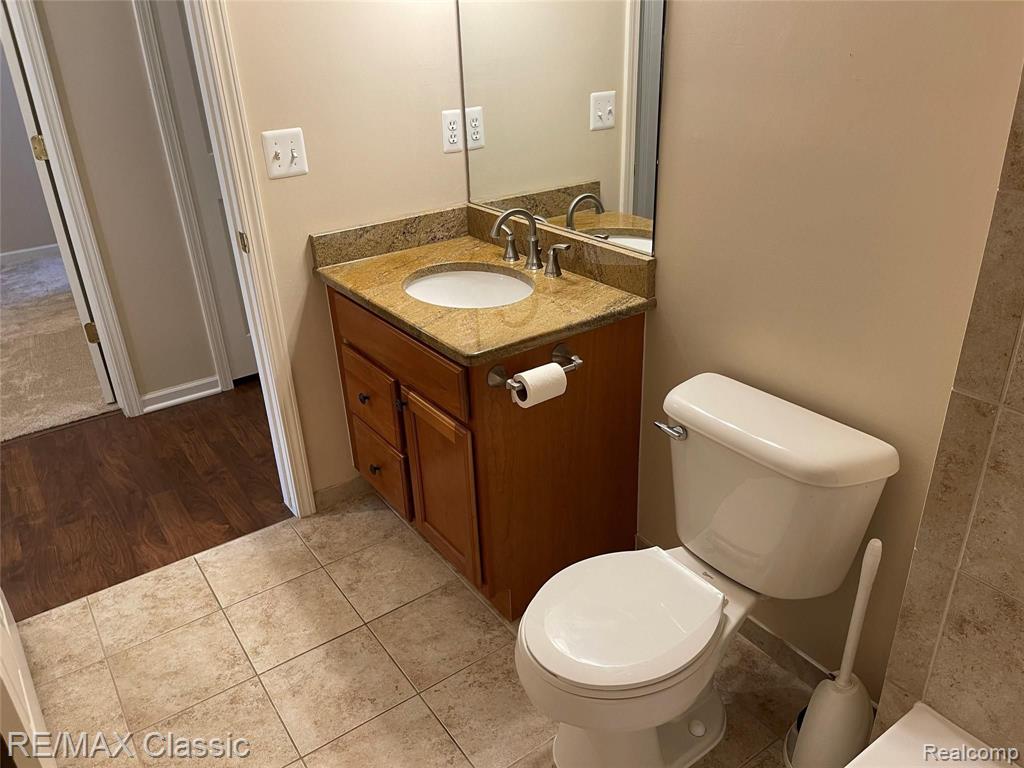530 RED OAK Court, Walled Lake, MI 48390 — Photo 15