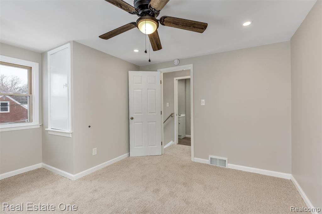 19196 Berden Street, Grosse Pointe, MI 48236 — Photo 20
