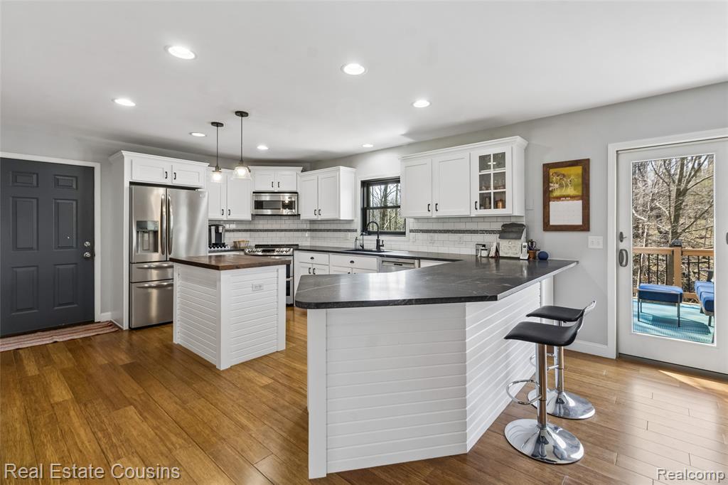 7249 Driftwood Drive, Fenton, MI 48430 — Photo 9
