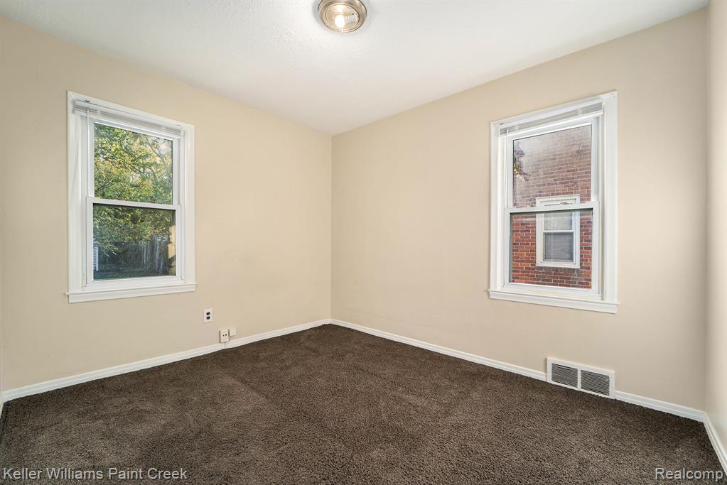 20926 Lennon Street, Harper Woods, MI 48225 — Photo 15