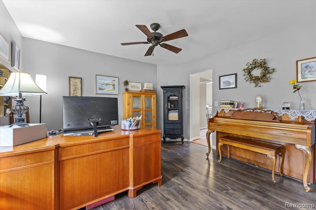 7694 Woodside Place, Waterford, MI 48327 — Photo 11