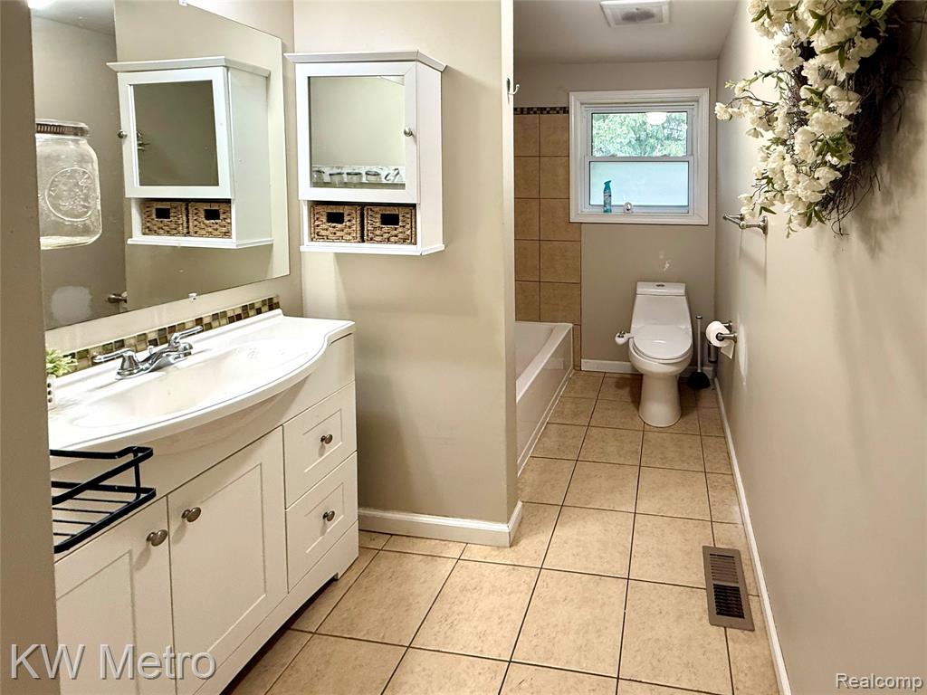 5036 Beecher Road, Flint, MI 48532 — Photo 8