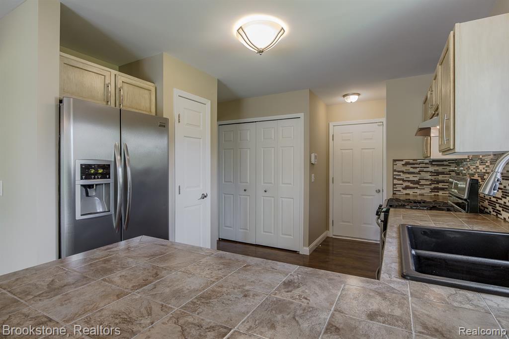 4289 Covey Lane, Grand Blanc, MI 48439 — Photo 21