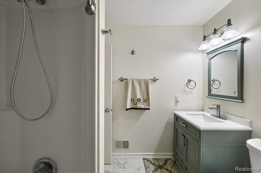 7139 Redmond Street, Waterford, MI 48327 — Photo 31
