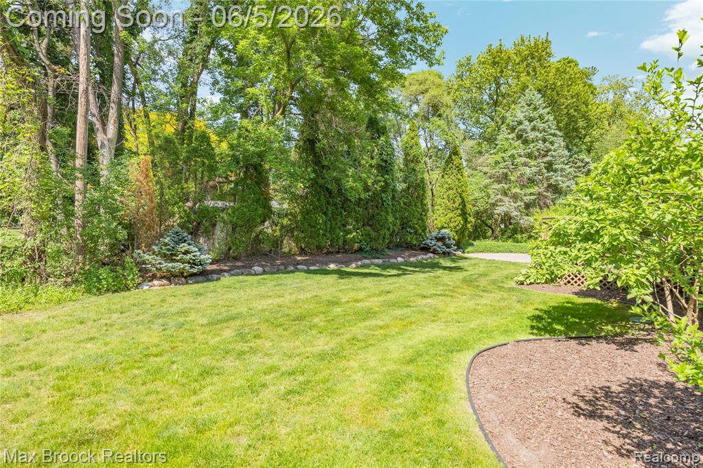 6294 Lindsay Court, West Bloomfield, MI 48324 — Photo 72